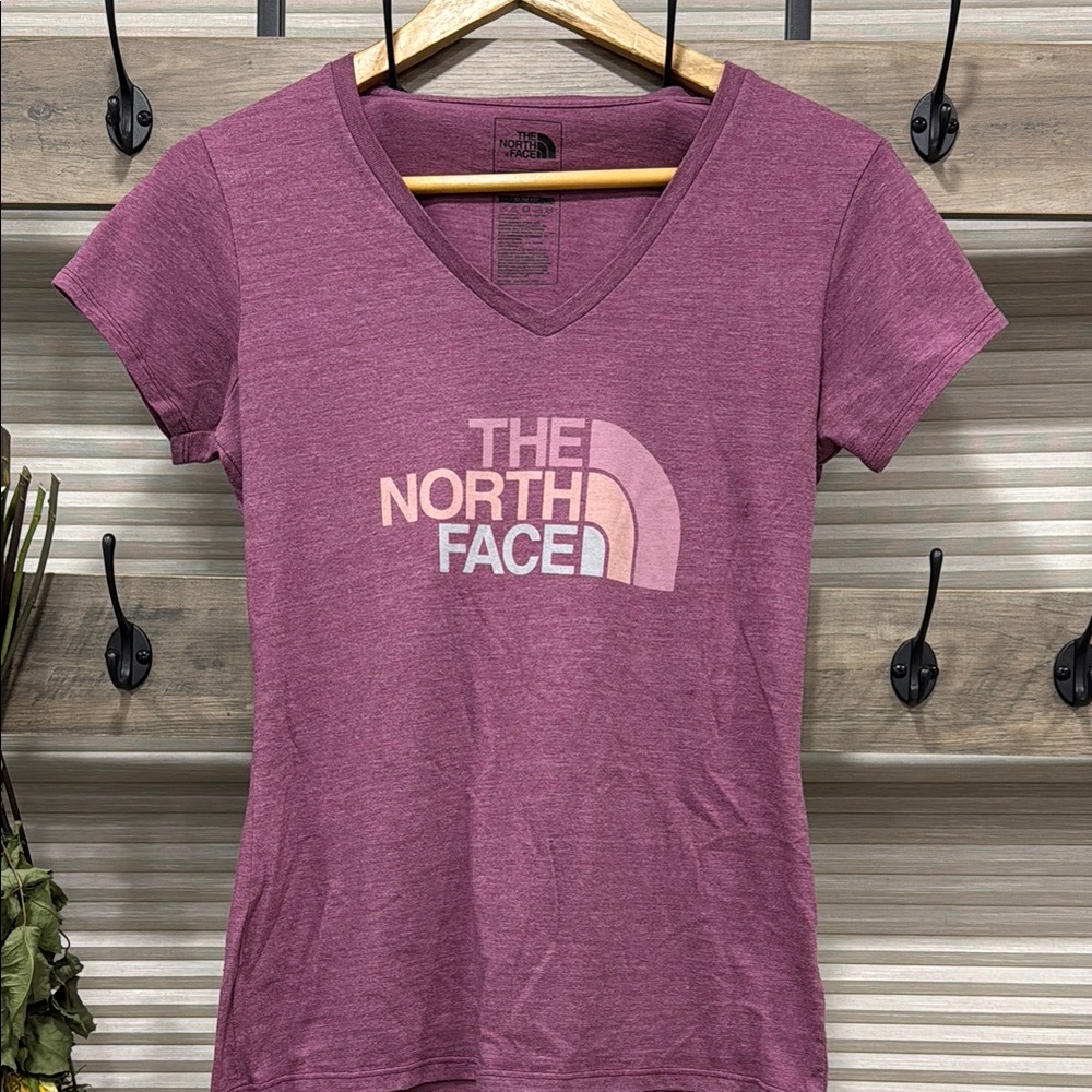 The North Face Pink V-Neck T-Shirt - Picture 5 of 6